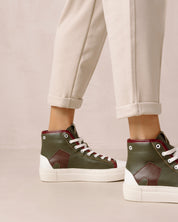 Beth Sneaker