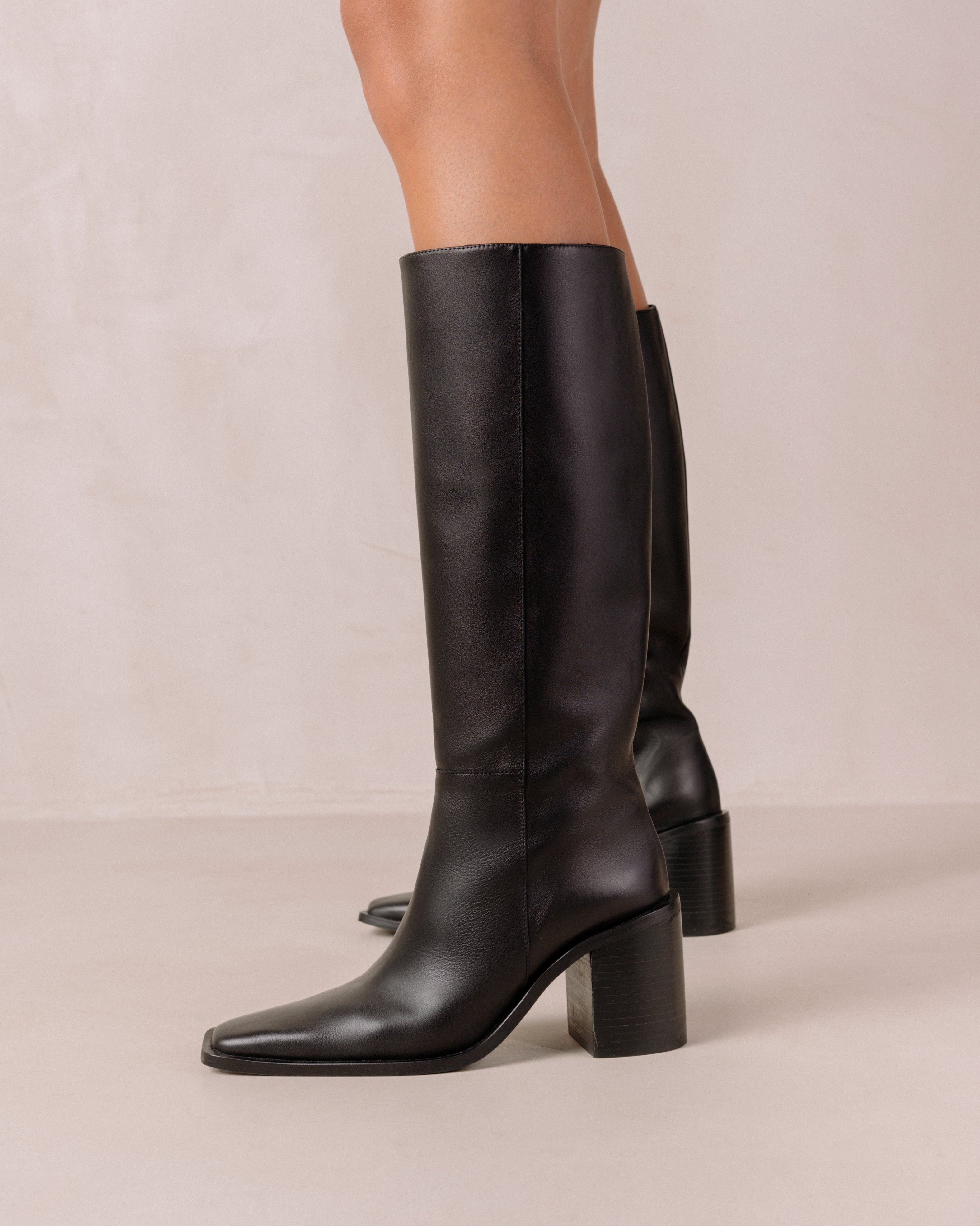 berta-black-boots-alohas-889175.jpg