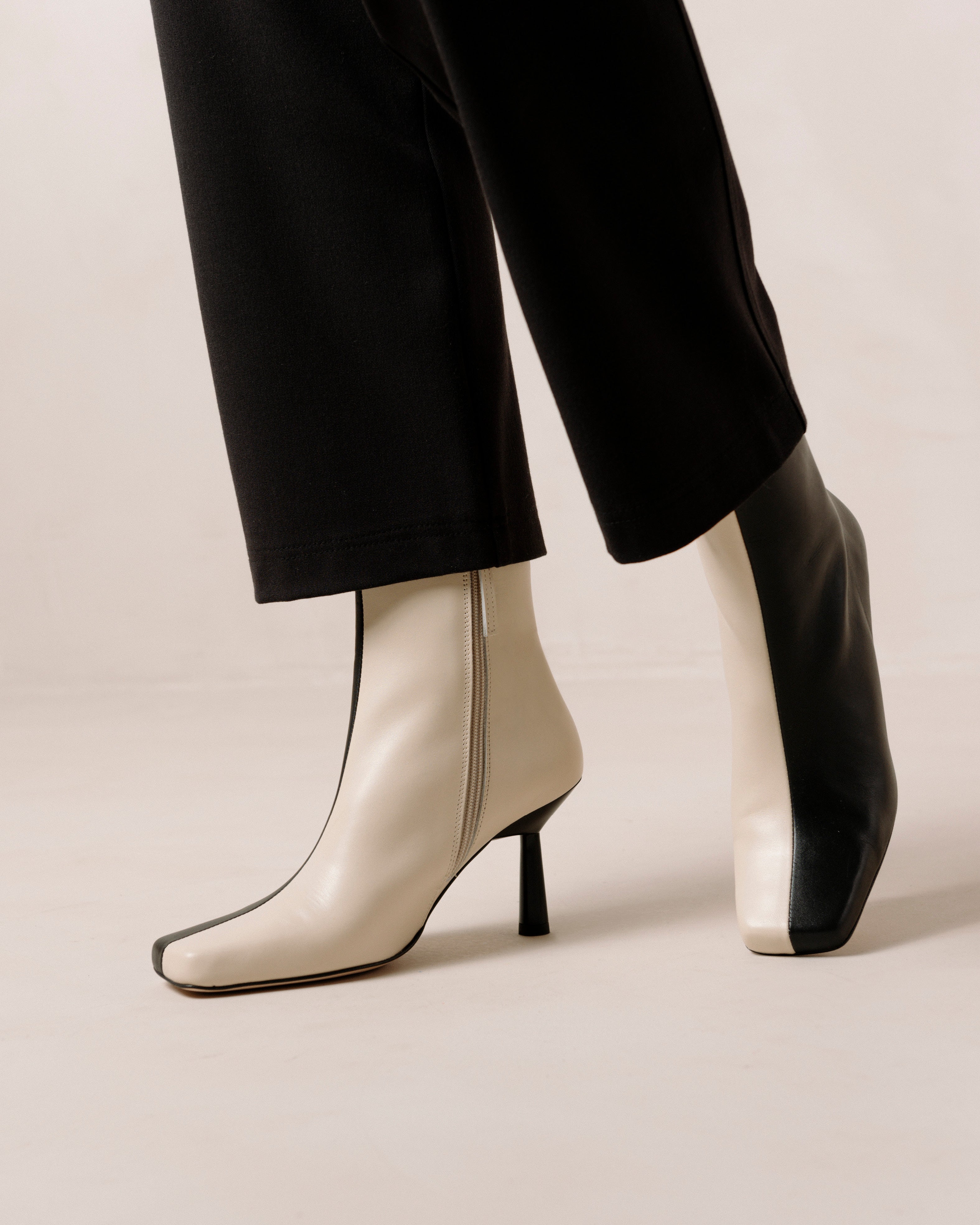 frappe-black-cream-ankle-boots-alohas-819892_92ffbb1f-6cdf-41ce-8a22-554e1a579103.jpg