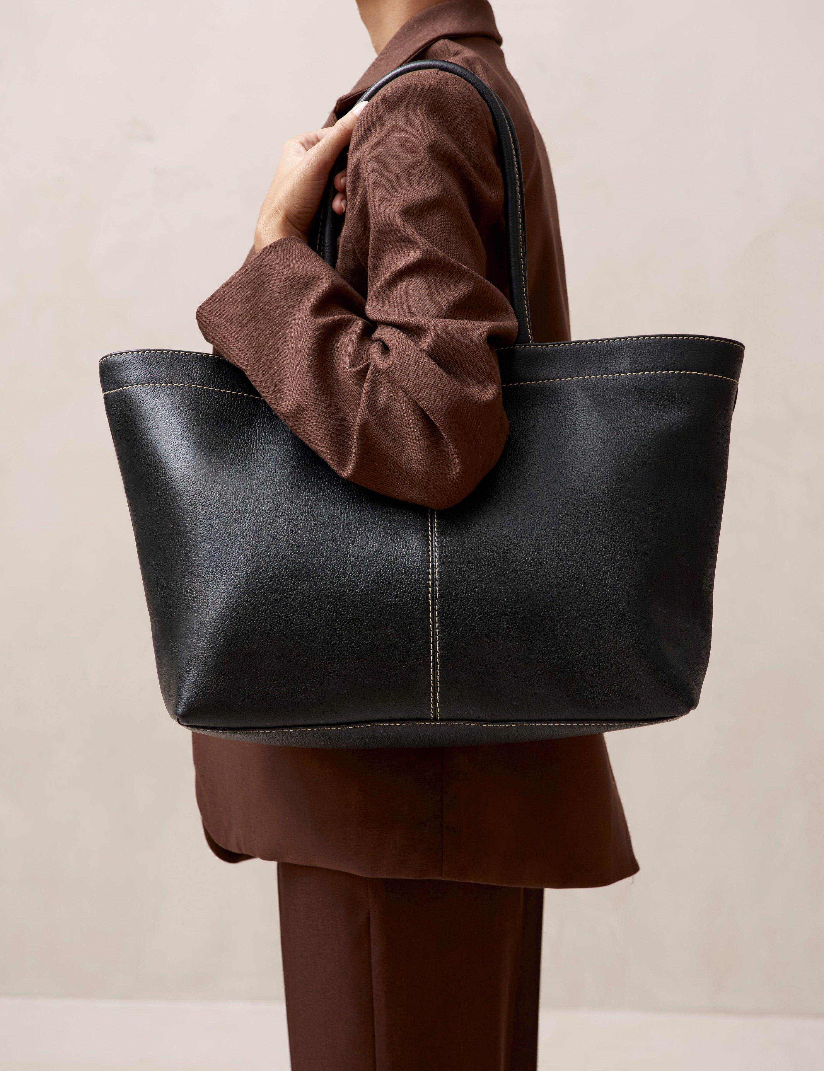 the-f-black-leather-tote-bags-handbags-alohas-101871_3000x_2e9ac63b-9408-41e3-af91-a3162a2907d0.jpg