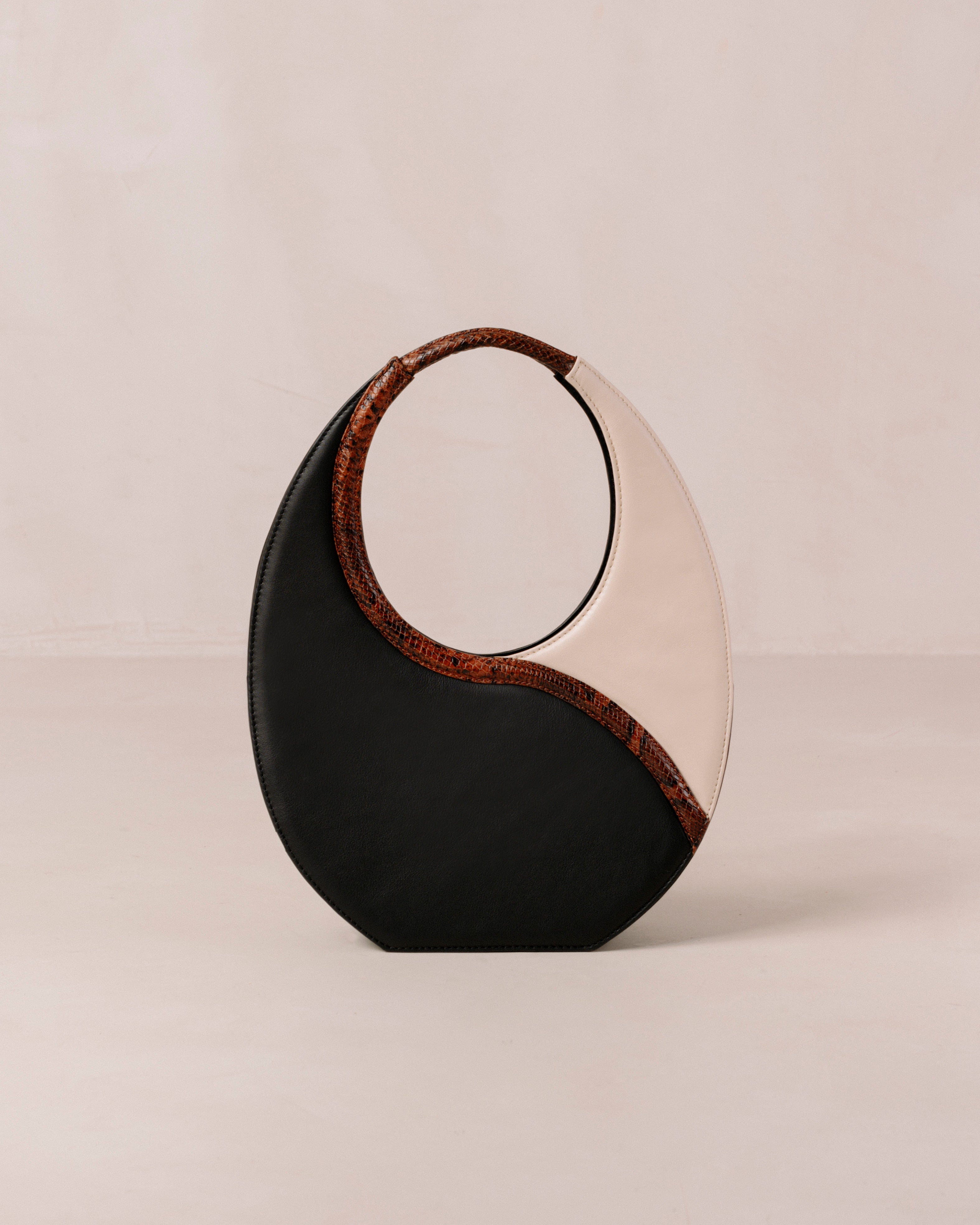 the-o-venti-indo-black-cream-handbags-alohas-967095.jpg