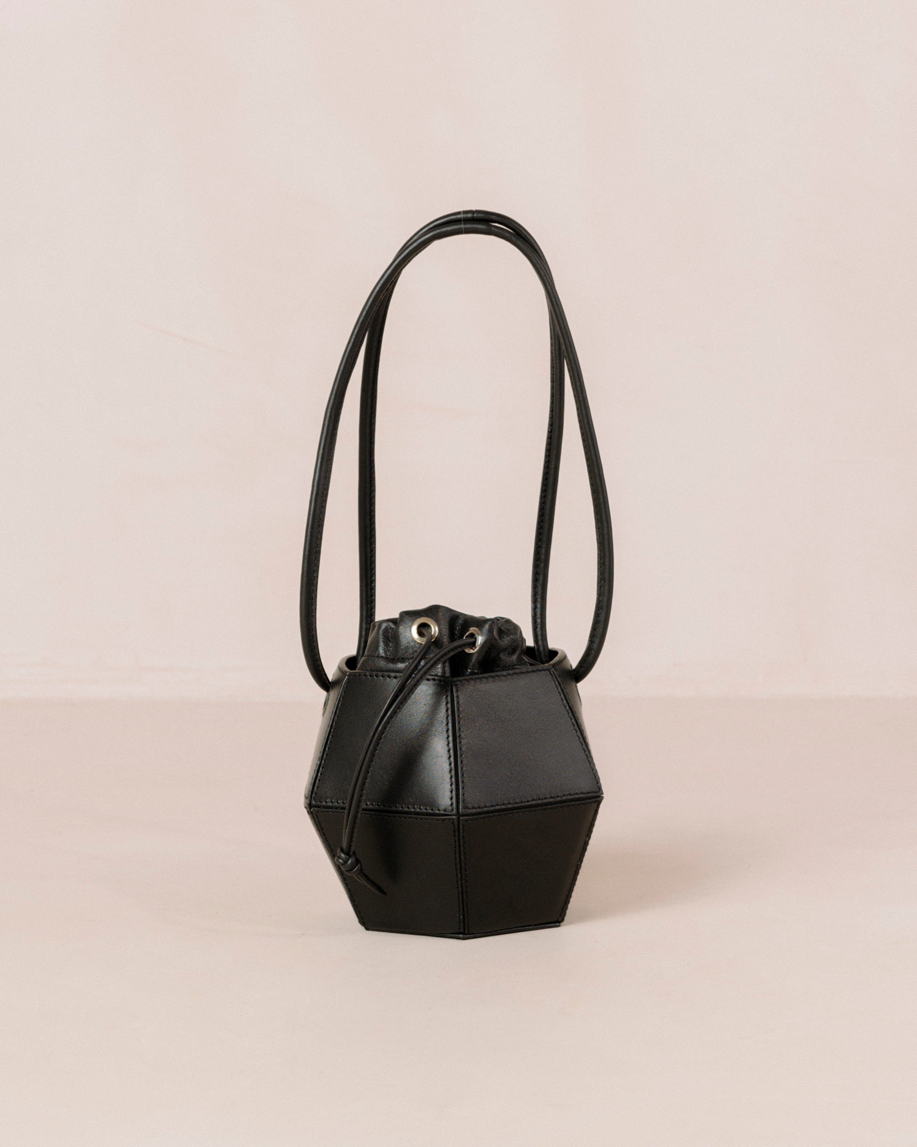 the-v-black-handbags-alohas-641666.jpg