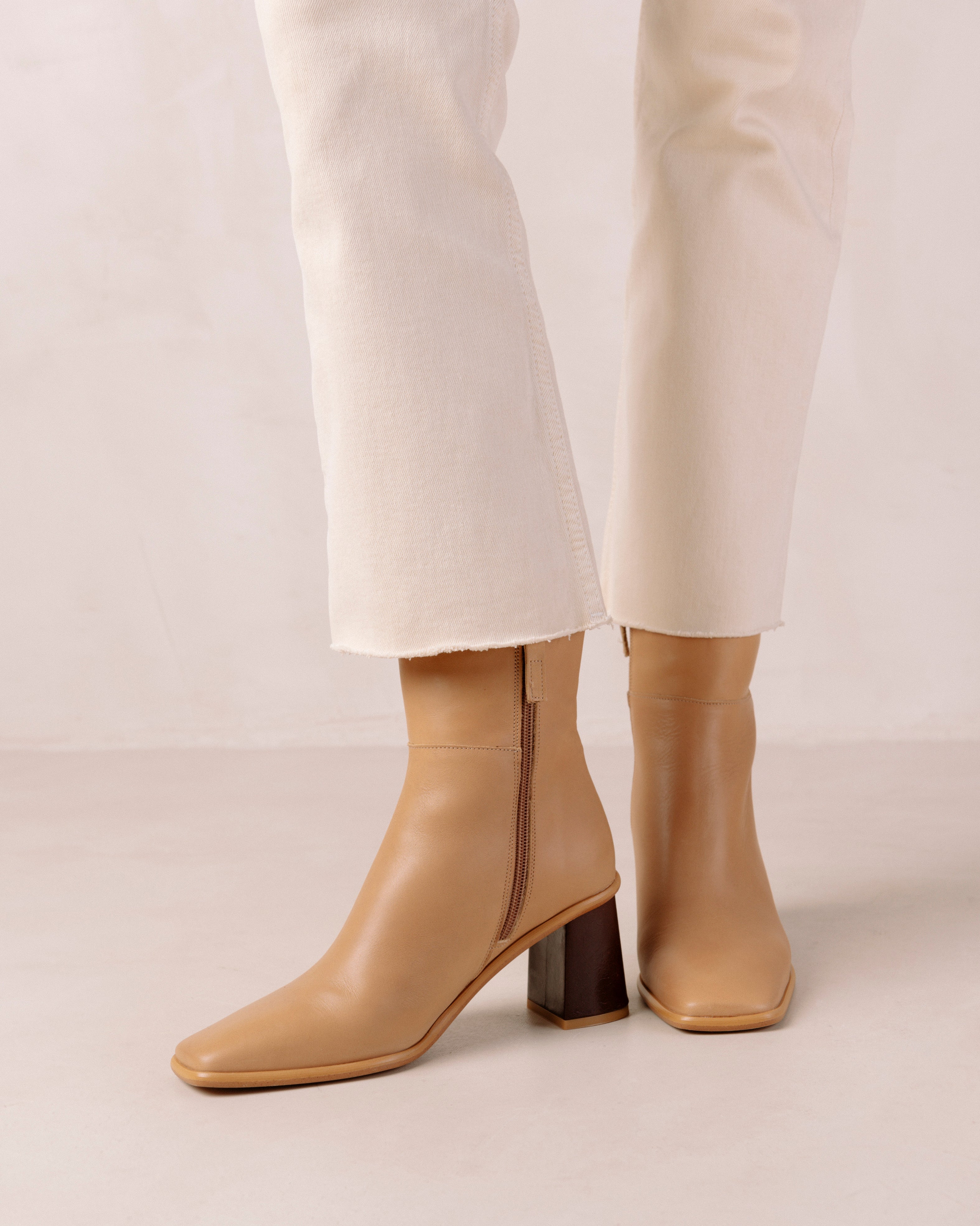 west-beige-boots-alohas-299812.jpg